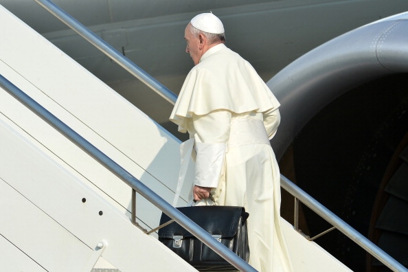 Papa Francesco è partito per la Corea. Porterò un messaggio di speranza. VIDEO