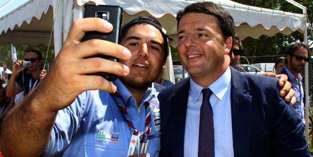 Renzi parla agli scout: ‘‘Restate in Italia, date un calcio all’impossibile’‘. IL VIDEO