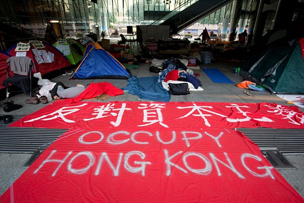 Hong Kong ritira truppe antisommossa. Prima vittoria per Occupy. IL VIDEO