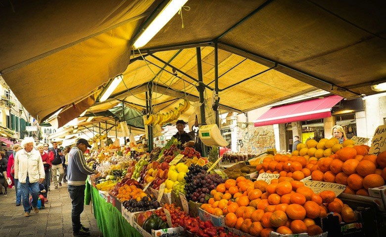 Inflazione. Crollo prezzi frutta spinge a deflazione