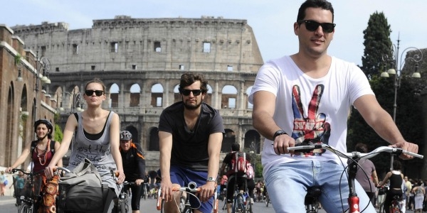 Ambiente. A Roma una proposta di legge. lavoro in bicicletta