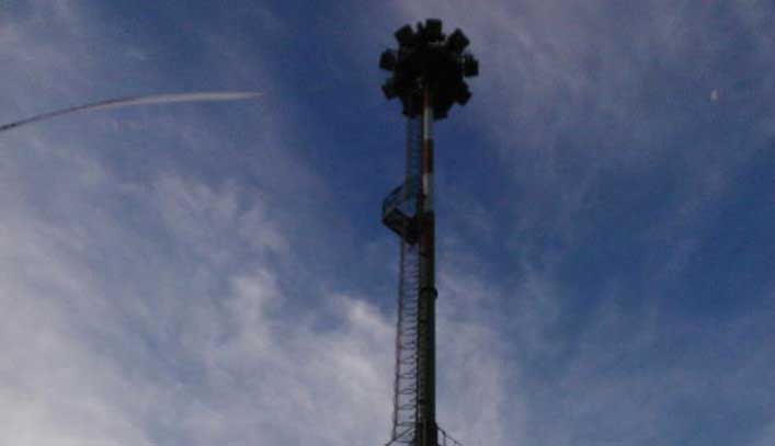 Meridiana. “Palintegrati” salgono su torre di 40 metri Aeroporto di Olbia. I VIDEO