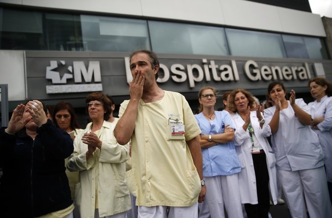 Ebola. In Spagna scoppia la protesta. IL VIDEO