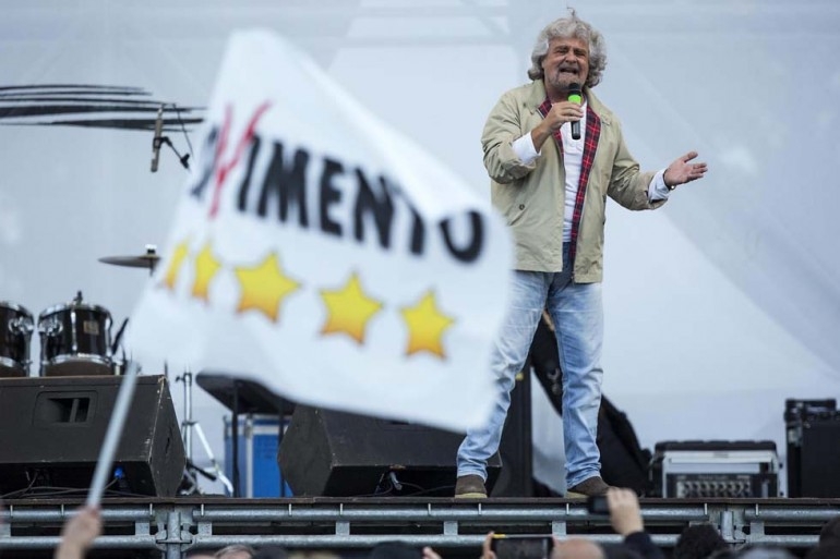 Grillo al Circo Massimo, lancia il referendum per uscire dall’euro. LE FOTO