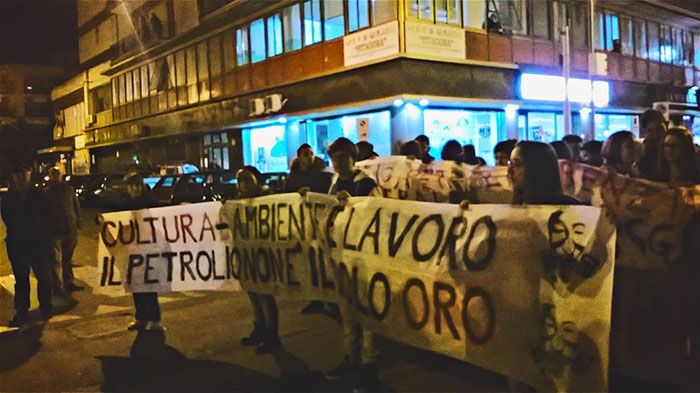 Taranto. 15.000 persone in piazza contro lo Sblocca Italia