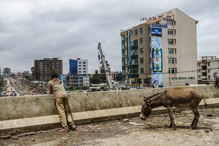Giorgio Cosulich. “Driving in Addis”, come cambia una città