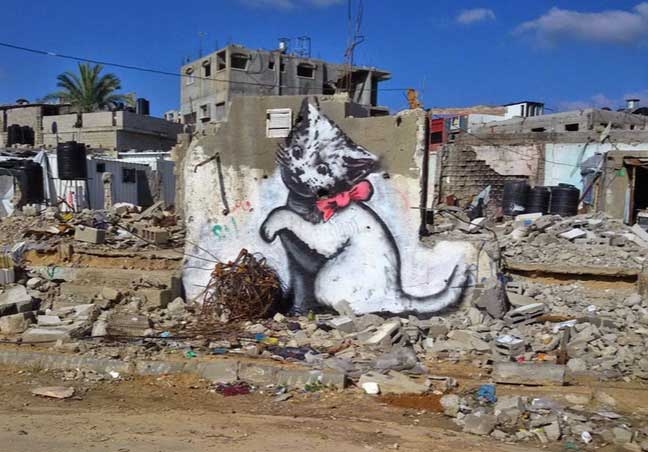 Banksy a Gaza: 4 nuovi graffiti e un video che sta facendo il giro della rete