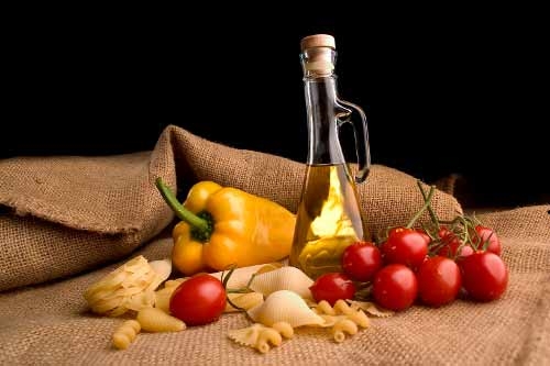 Crisi. Addio dieta mediterranea, da  -25% olio  a -7% frutta