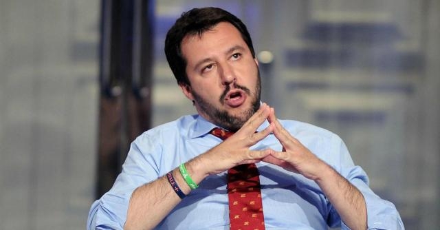 Salvini denuncia Renzi e Alfano. Favoreggiano i clandestini