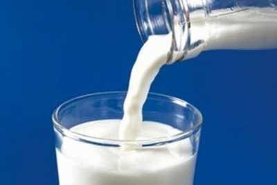 Quote latte, Parmalat accordi capestro per allevatori italiani