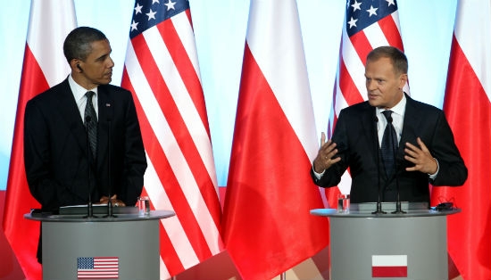 Intesa tra Tusk e Obama, mantenere le pressioni su Mosca. VIDEO