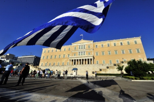 Grecia. Parlamento approva legge per rateizzare le tasse arretrare