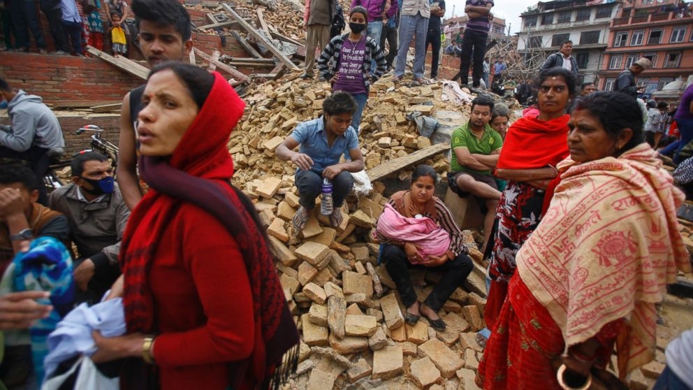 Sisma Nepal. Oltre 2.400 vittime, oltre 6mila feriti