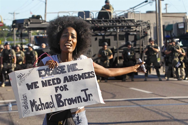 Usa. Famiglia Michael Brown fa causa a città di Ferguson