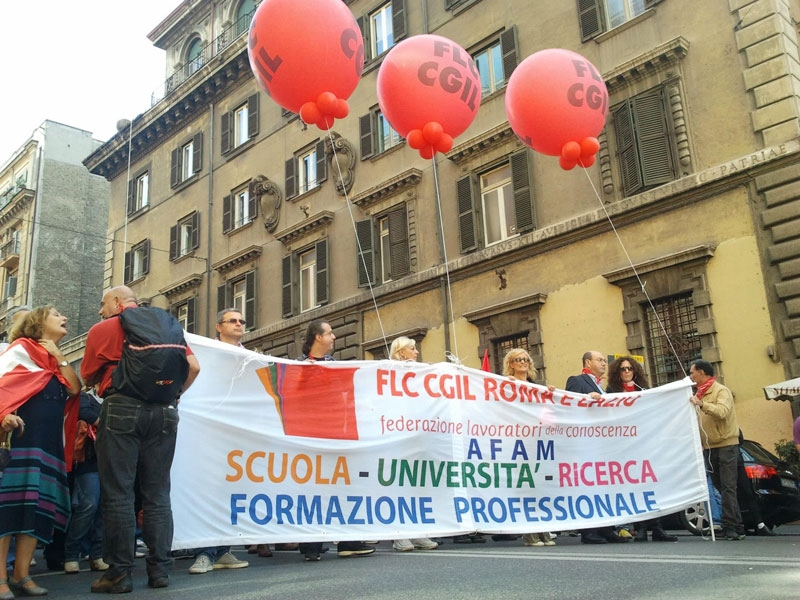 A Roma scende in piazza la vera scuola