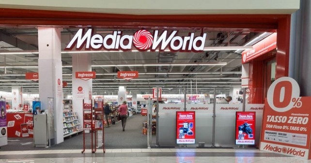 MediaWorld chiude 7 punti vendita. A Bologna protesta dei lavoratori