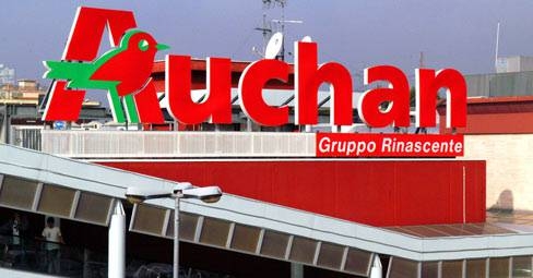 Lavoratori Auchan in piazza contro i licenziamenti
