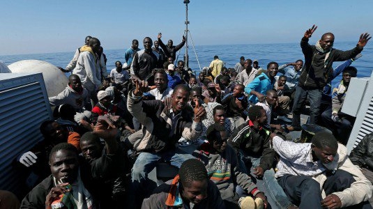Bbc, jihadisti Isis in Europa nascosti su barconi migranti