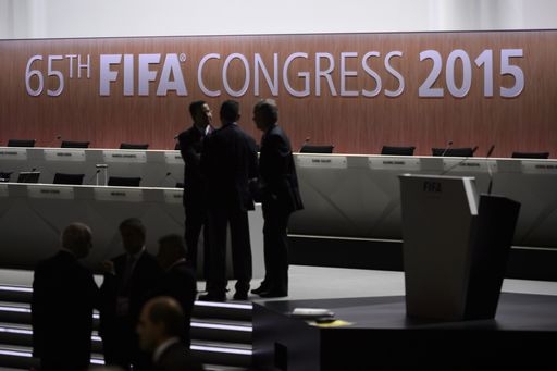 Falso allarme bomba al congresso Fifa. Blatter si dimetta