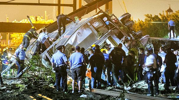 Philadelphia. Treno deraglia, almeno 5 morti e 50 feriti. VIDEO