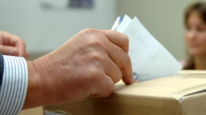 Regionali Campania: fotografa voto col cellulare, denunciato
