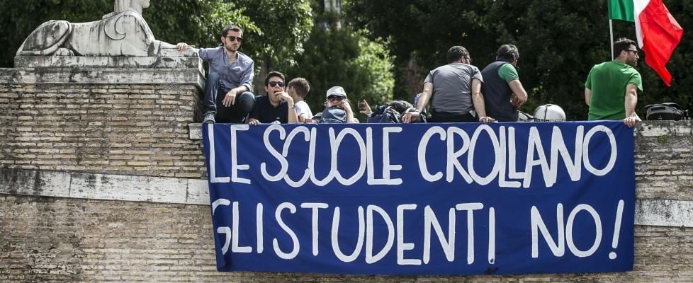 Scuola. La scuola manda un messaggio a Renzi #Staiserenorenzi non ti voteremo