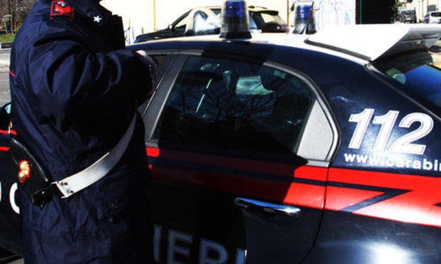 Sequestra e violenta la convivente: arrestato 44enne a Roma