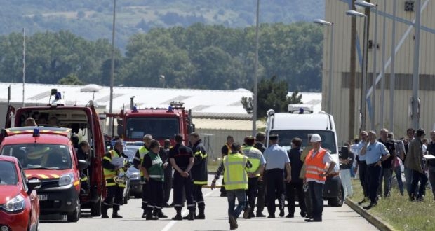Francia, attentato terroristico nei pressi di Lione. Preso l’autore