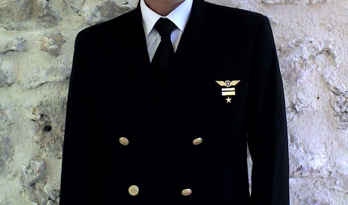 Alitalia e il significato della cravatta nera in aeronautica. Lettera firmata