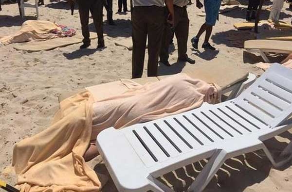 Tunisia, attentato contro turisti resort. 30 morti