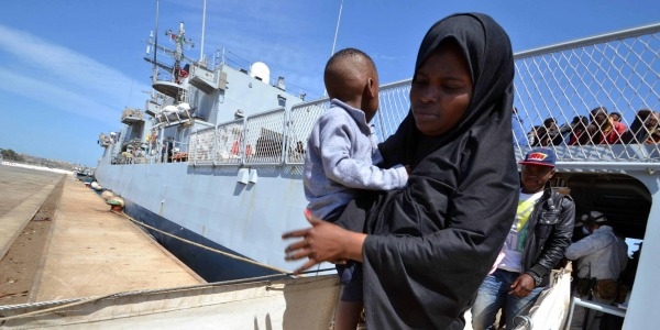 Immigrati: spari contro gommone, a Pozzallo nave con 292 proughi