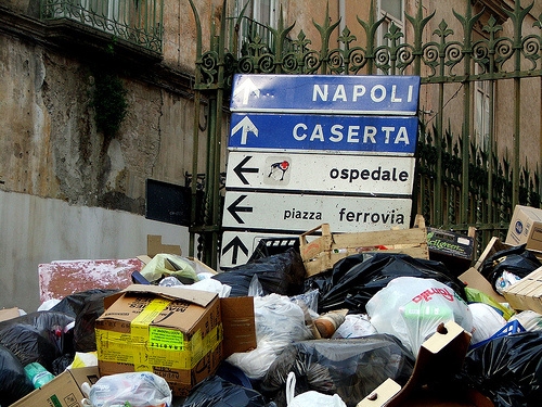 Rifiuti: Italia, discarica più grande Europa. La denuncia del M5S