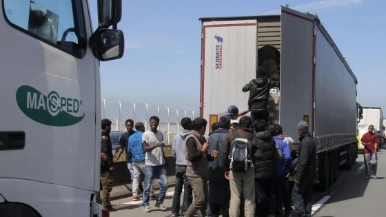 2mila migranti invadono Eurotunnel a Calais