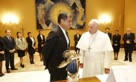 Papa a Quito: vicino a Ecuador per sviluppo e sostegno
