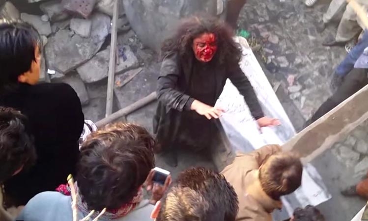 Afghanistan. Giovane linciata e bruciata in piazza. La Corte annulla la condanna a morte degli assassini