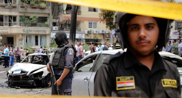 Egitto. Autobomba al Cairo, 29 feriti, Isis rivendica