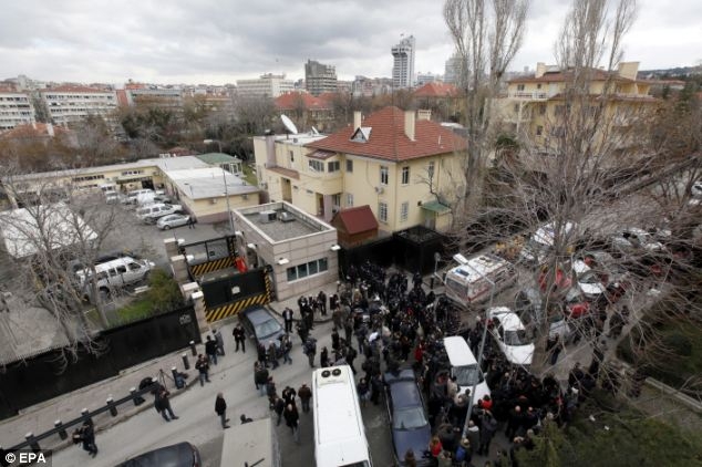Istanbul, attacchi a consolato Usa e polizia: tre morti