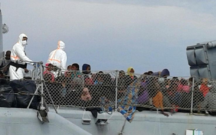 Sbarco di migranti a Catania. Rete antirazzista, inaccettabile militarizzazione del porto