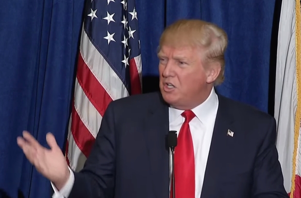 Usa. Il repubblicano Donald Trump caccia da comizio anchorman ispanico. VIDEO