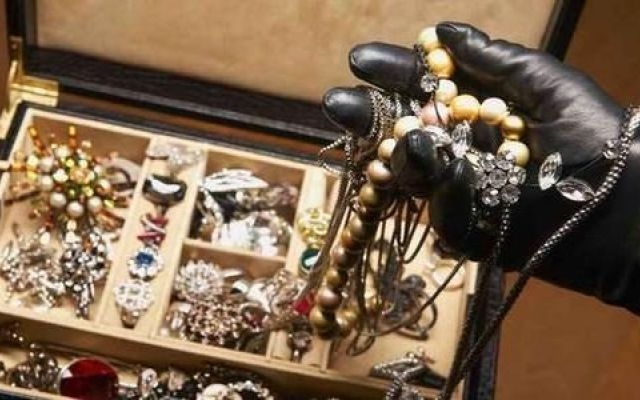 Boom di furti nei negozi e botteghe artigiane
