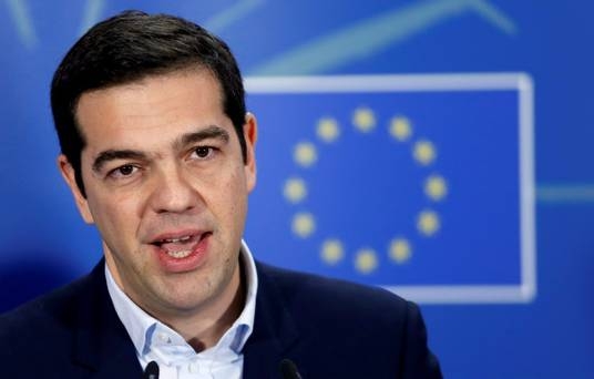 La Grecia approva il terzo piano di aiuti. Tsipras chiede la fiducia