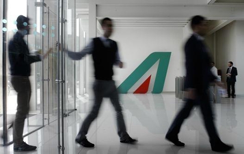 Alitalia, il dramma degli ex lavoratori ‘invisibili’. Lettera firmata