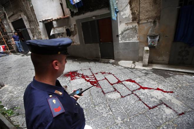 Camorra: agguato a Napoli, ucciso 19enne