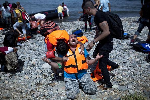 Migranti: affonda gommone vicino Lesbo, bambini tra 26 dispersi