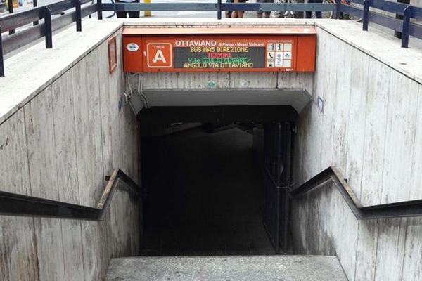 Trasporti, crolla controsoffito metro A. Codacons, trasporto metropolitano a pezzi