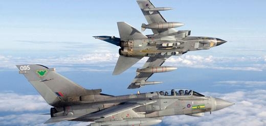 Francia sferra i primi attacchi in Siria contro l’Isis