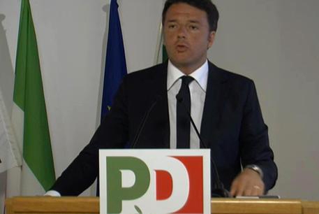 Direzione Pd. Approvata relazione Renzi, la minoranza non vota