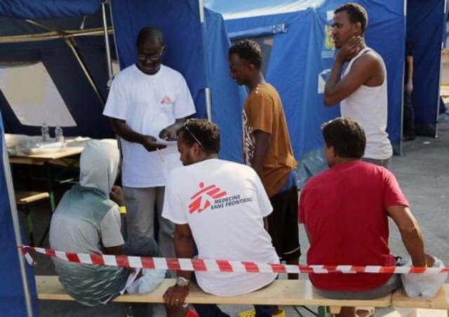 Immigrazione. A Crotone giunti 860 migranti a bordo nave Msf