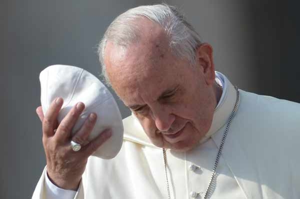 Papa: “chiedo perdono per gli scanadali a Roma e in Vaticano“