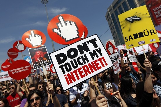 Rapporto: cala la libertà su internet, a rischio la libertà di espressione